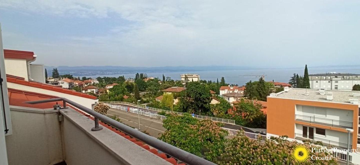 Apartment with a panoramic view of Kvarner Bay in a holiday destination