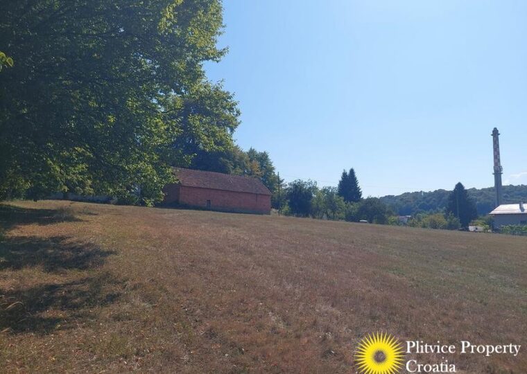 Large Building Plot in Mala Švarča Near Karlovac