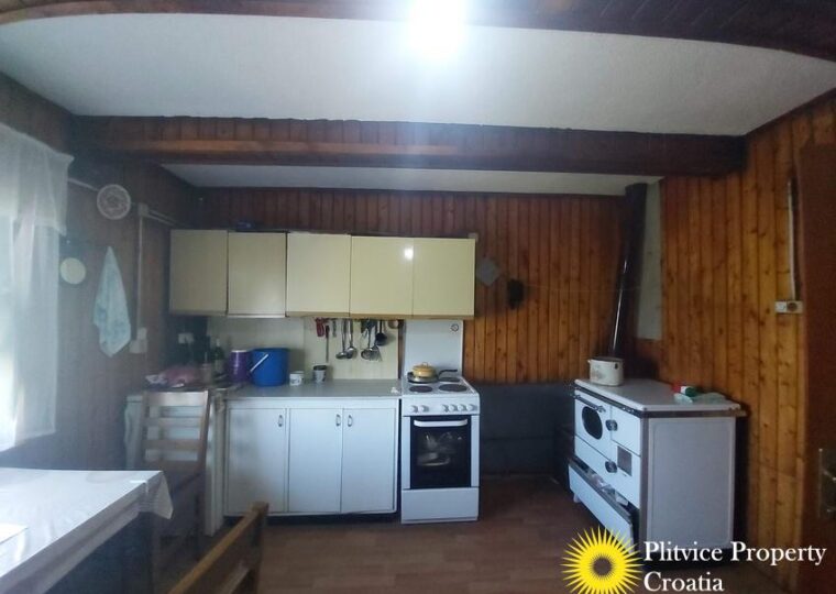 Family Estate with 29,618 m² of Land in Široka Rijeka