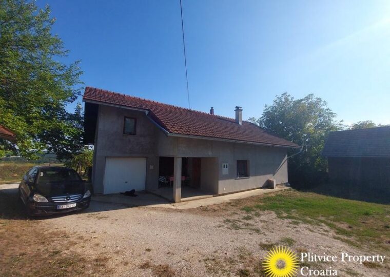 Family Estate with 29,618 m² of Land in Široka Rijeka