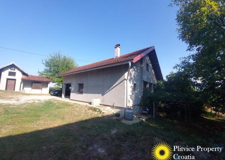 Family Estate with 29,618 m² of Land in Široka Rijeka