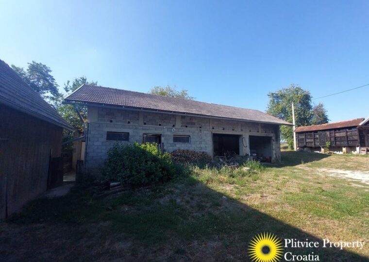 Family Estate with 29,618 m² of Land in Široka Rijeka