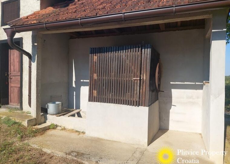 Family Estate with 29,618 m² of Land in Široka Rijeka
