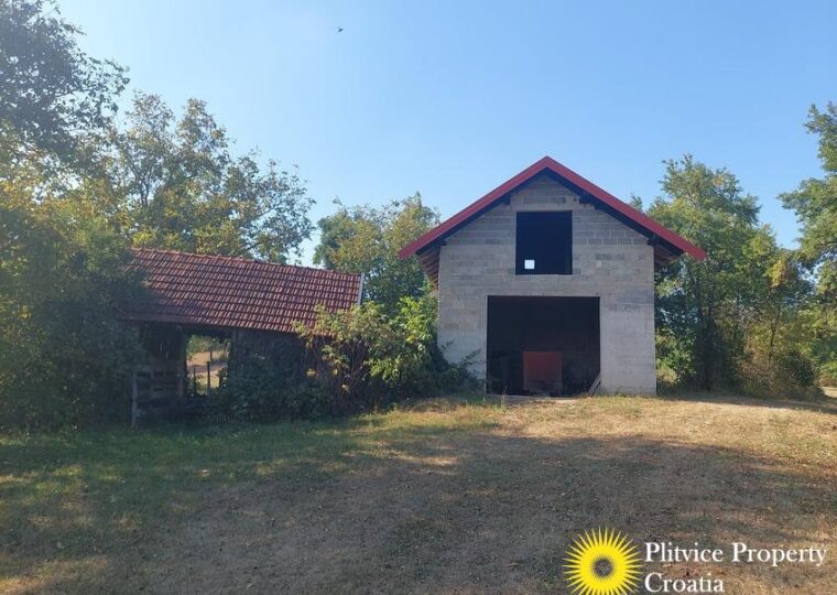 Family Estate with 29,618 m² of Land in Široka Rijeka