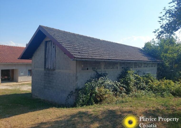 Family Estate with 29,618 m² of Land in Široka Rijeka