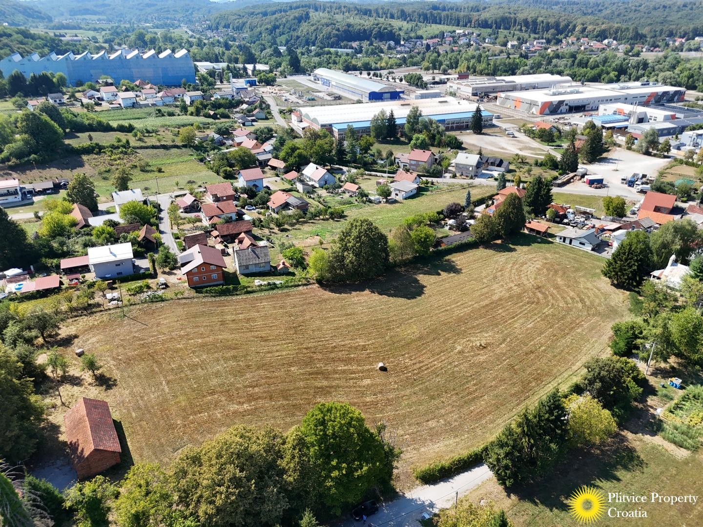 Large Building Plot in Mala Švarča Near Karlovac