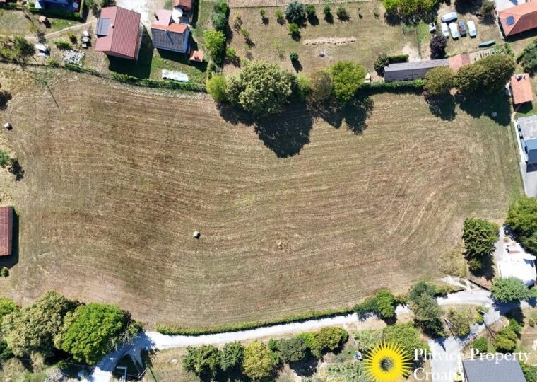 Large Building Plot in Mala Švarča Near Karlovac
