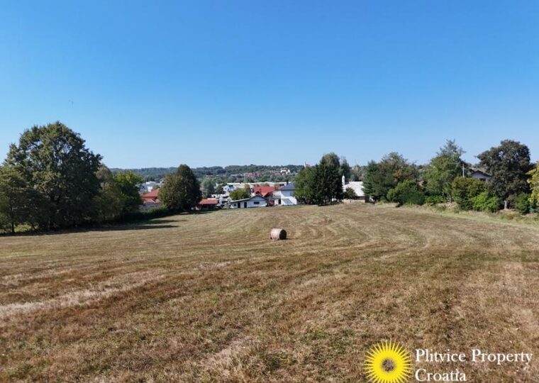 Large Building Plot in Mala Švarča Near Karlovac