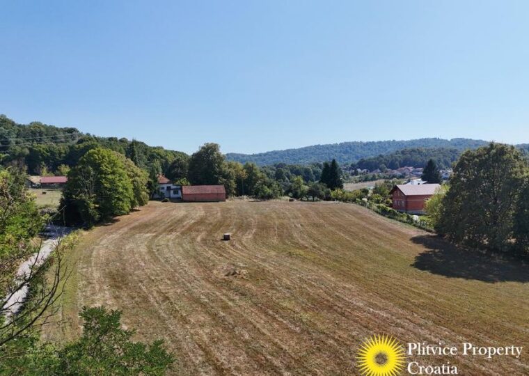 Large Building Plot in Mala Švarča Near Karlovac