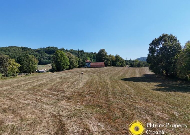 Large Building Plot in Mala Švarča Near Karlovac