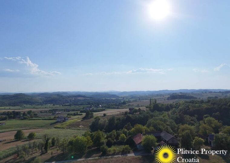 Family Estate with 29,618 m² of Land in Široka Rijeka