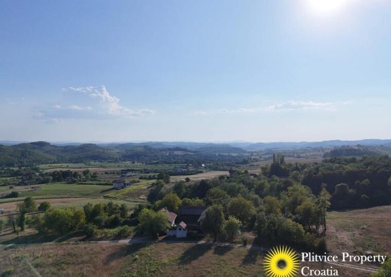 Family Estate with 29,618 m² of Land in Široka Rijeka