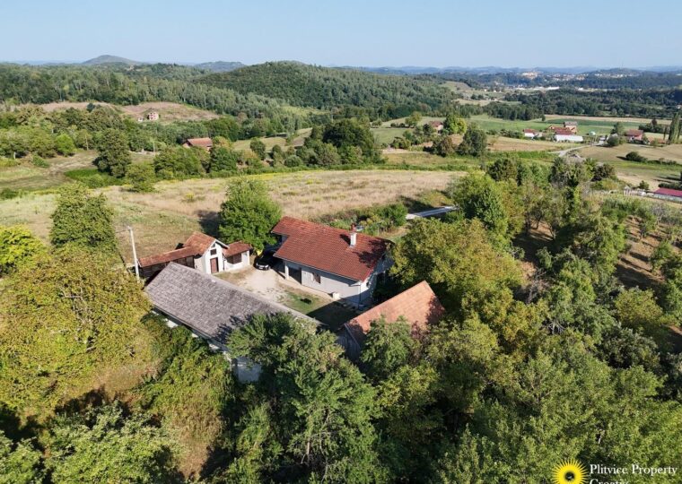 Družinska posest z 29.618 m² zemljišča v Široki Rijeki