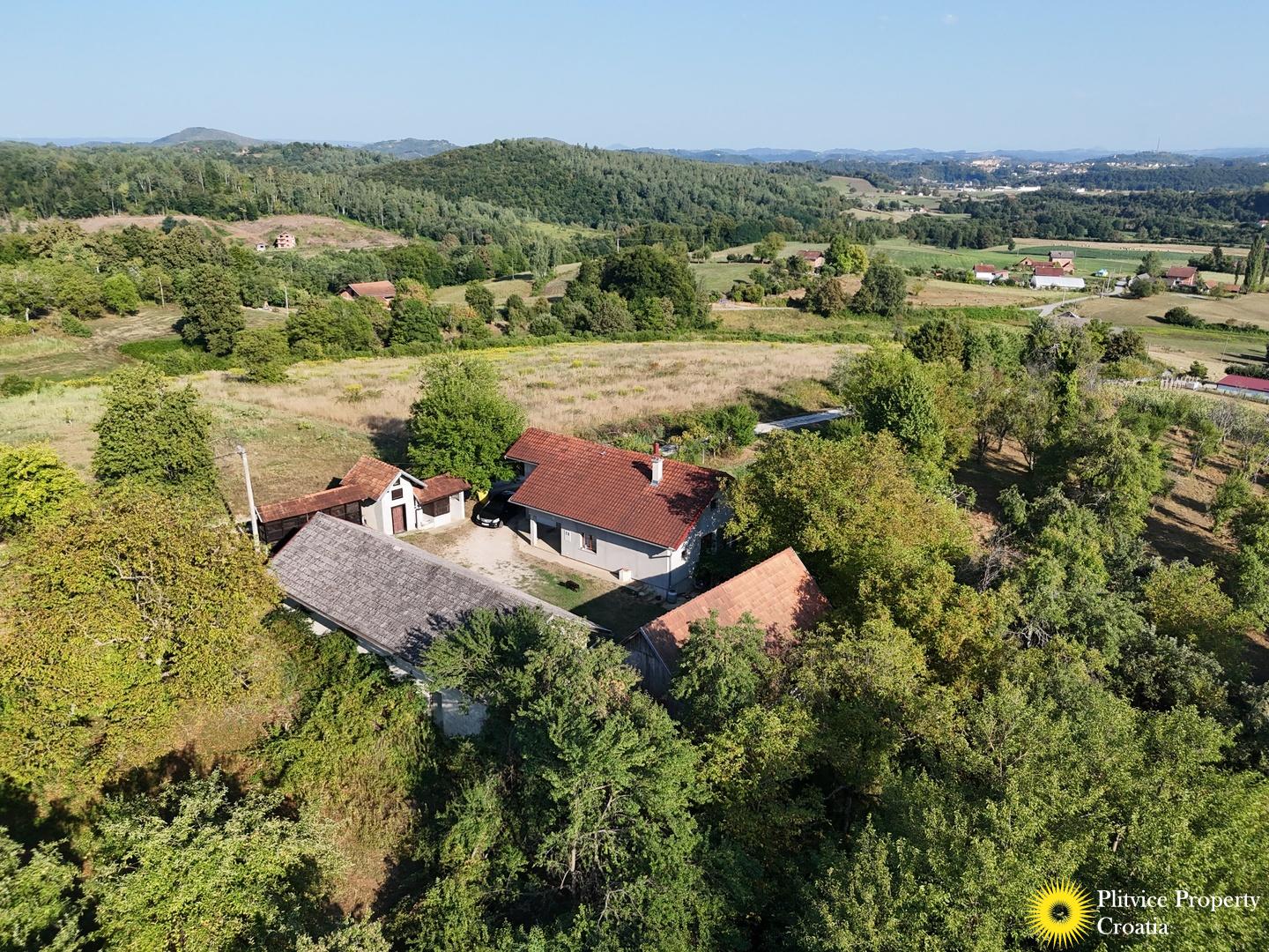 Family Estate with 29,618 m² of Land in Široka Rijeka