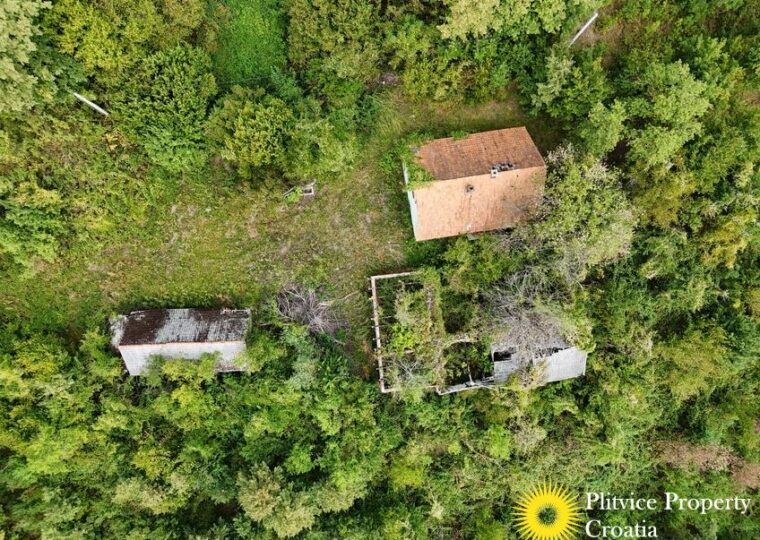 Large Landholding with Building Zone and Forest in Suhodol Budački
