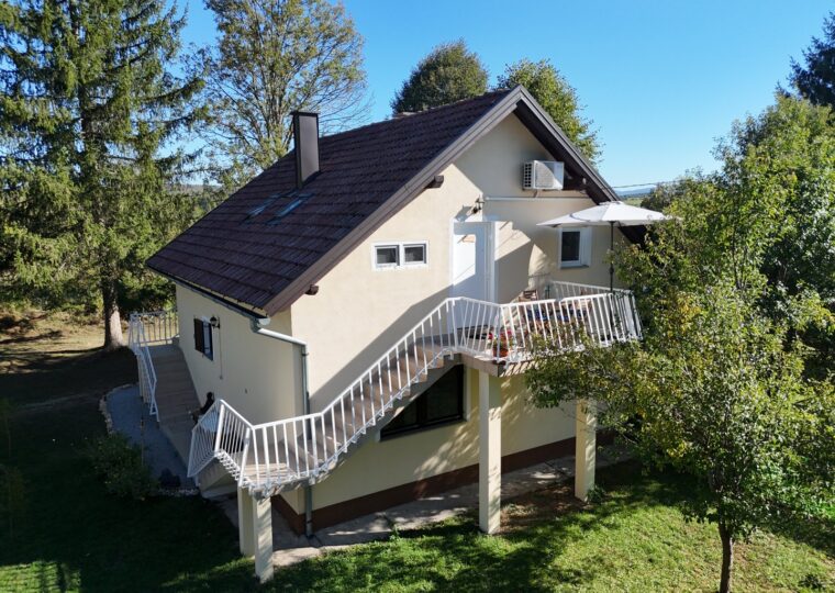 Guesthouse with Three Apartments Near Barać Caves and Plitvice Lakes